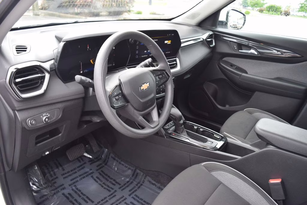 2025 Summit White Chevrolet Trailblazer LT FWD SUV