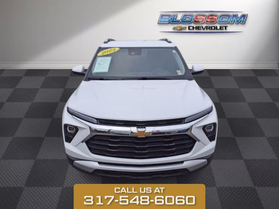 2025 Summit White Chevrolet Trailblazer LT FWD SUV