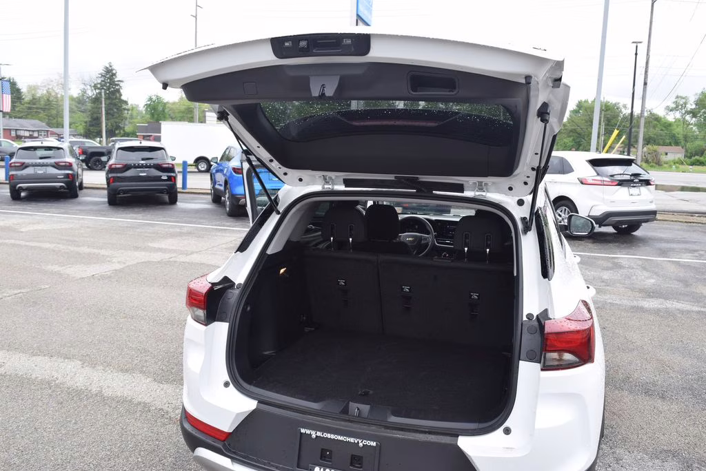 2025 Summit White Chevrolet Trailblazer LT FWD SUV