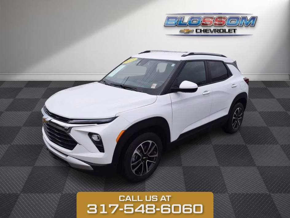 2025 Summit White Chevrolet Trailblazer LT FWD SUV