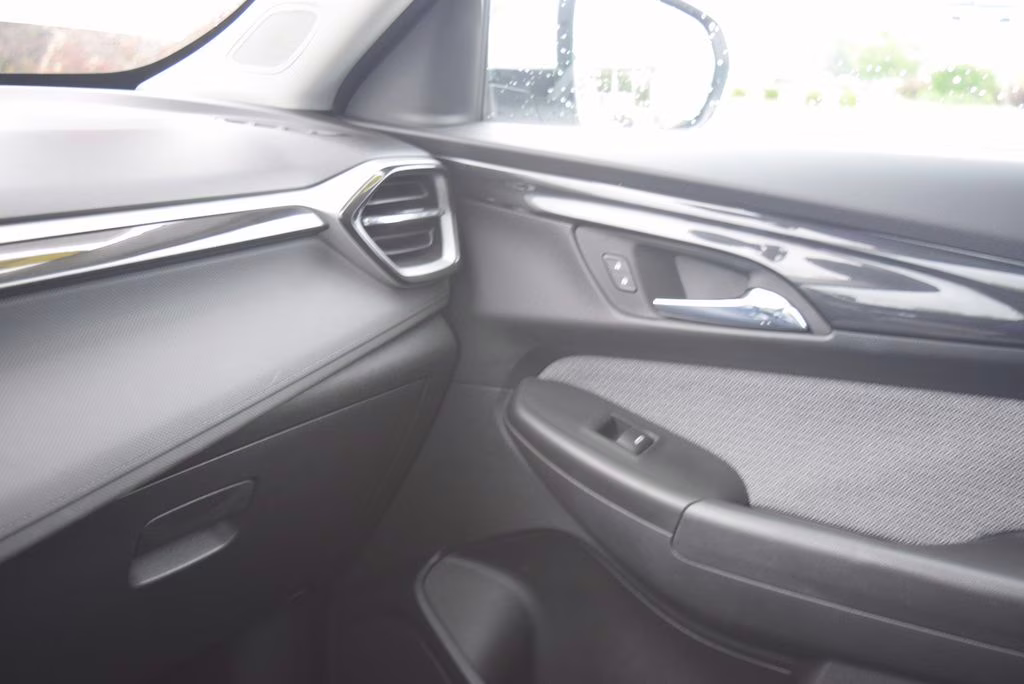 2025 Summit White Chevrolet Trailblazer LT FWD SUV