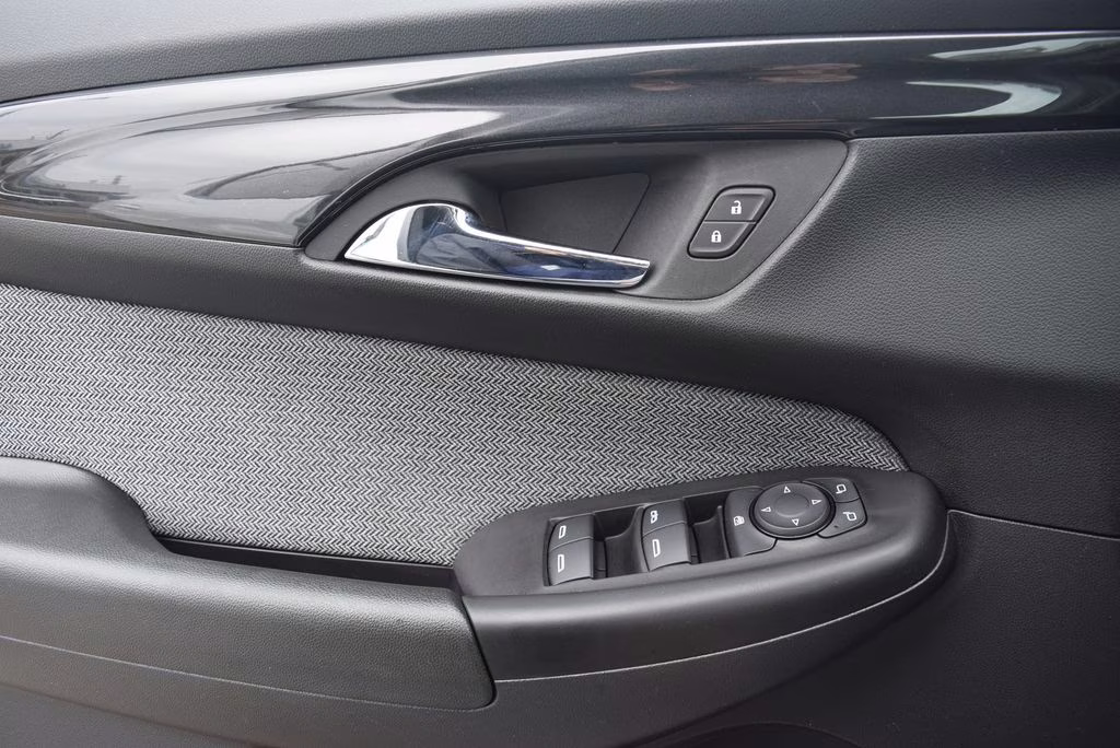 2025 Summit White Chevrolet Trailblazer LT FWD SUV