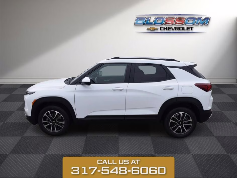 2025 Summit White Chevrolet Trailblazer LT FWD SUV