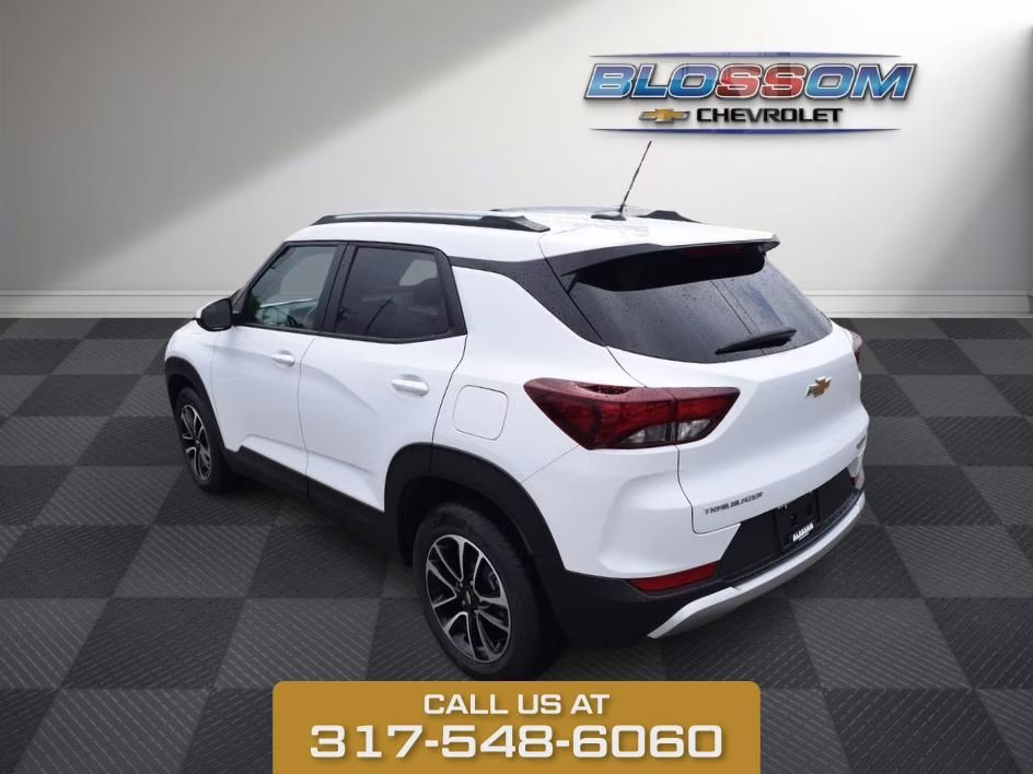 2025 Summit White Chevrolet Trailblazer LT FWD SUV