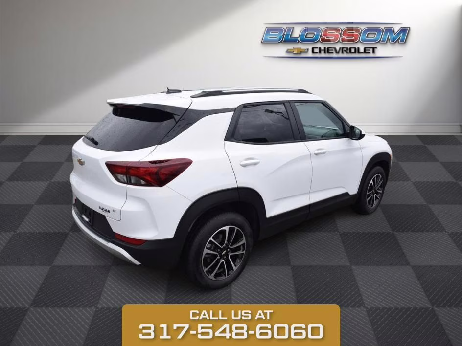 2025 Summit White Chevrolet Trailblazer LT FWD SUV