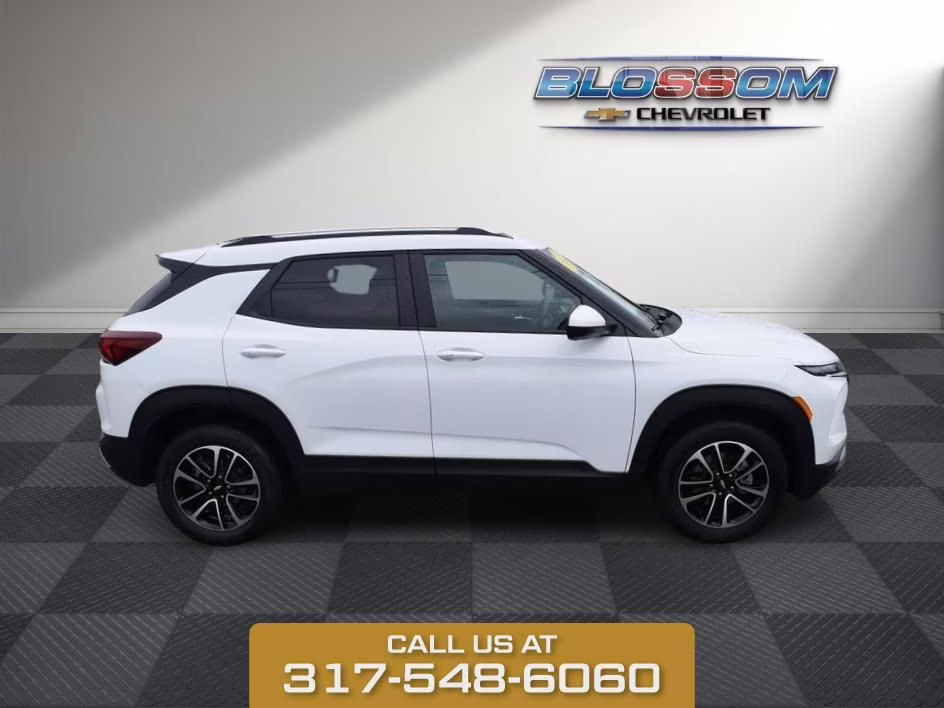 2025 Summit White Chevrolet Trailblazer LT FWD SUV