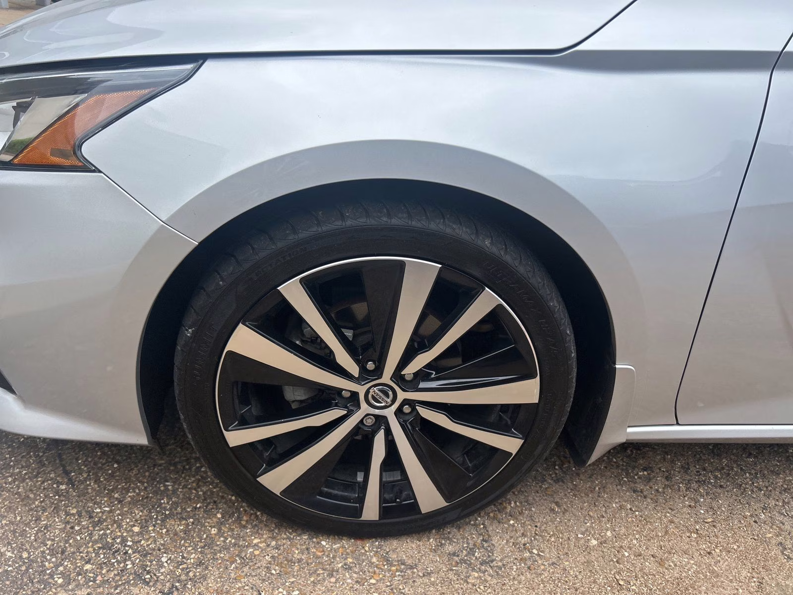 2019 Brilliant Silver Metallic Nissan Altima 2.5 SR FWD Sedan