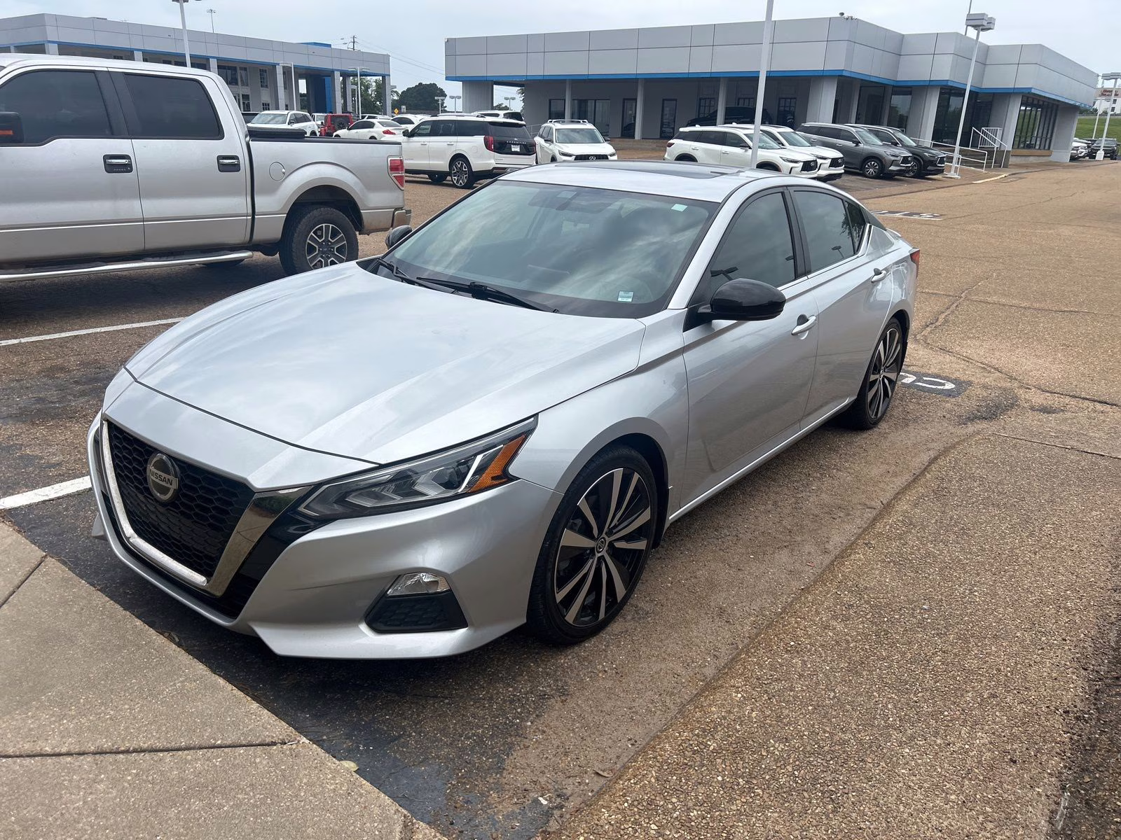 2019 Brilliant Silver Metallic Nissan Altima 2.5 SR FWD Sedan