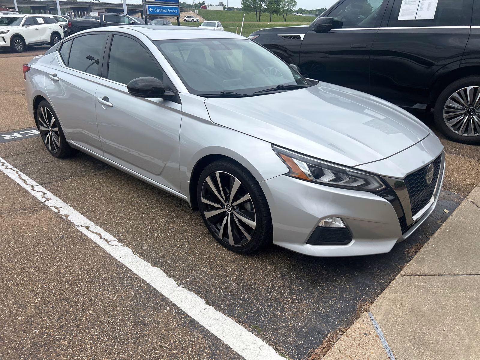 2019 Brilliant Silver Metallic Nissan Altima 2.5 SR FWD Sedan