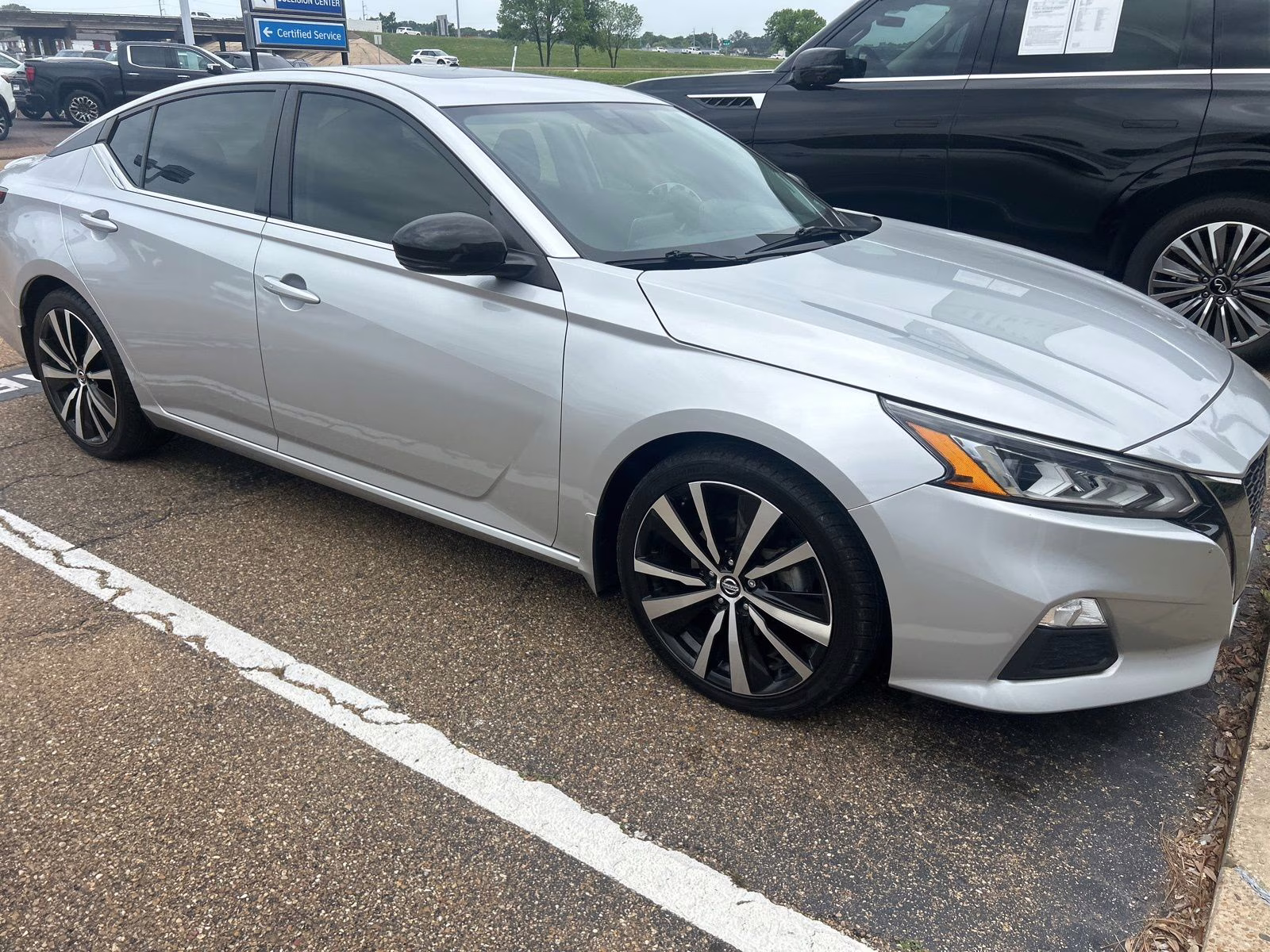 2019 Brilliant Silver Metallic Nissan Altima 2.5 SR FWD Sedan