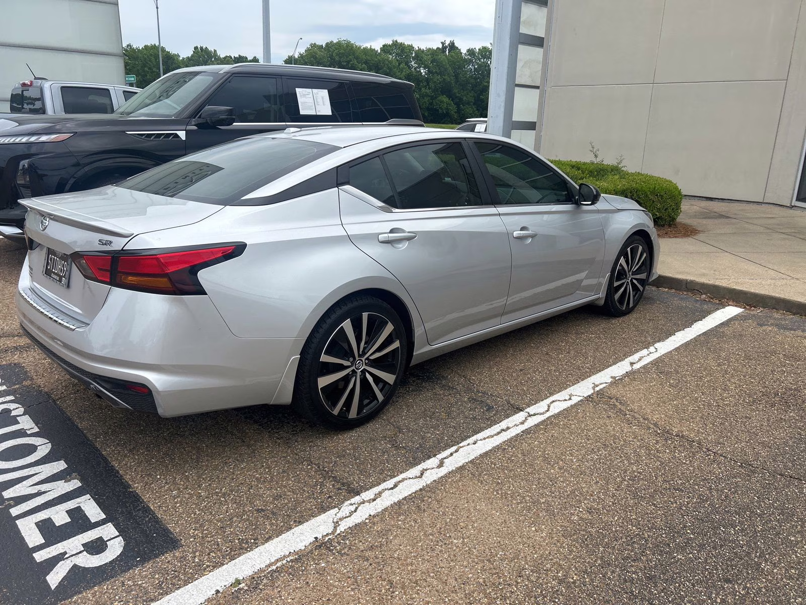2019 Brilliant Silver Metallic Nissan Altima 2.5 SR FWD Sedan