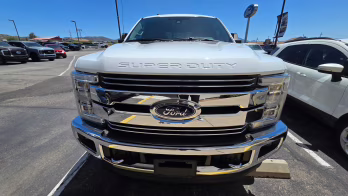 2017 Oxford White Ford Super Duty F-250 SRW Lariat 4X4 Truck