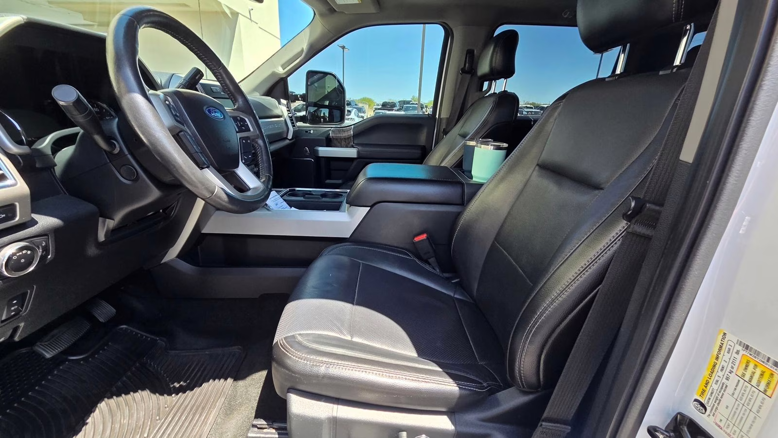 2017 Oxford White Ford Super Duty F-250 SRW Lariat 4X4 Truck