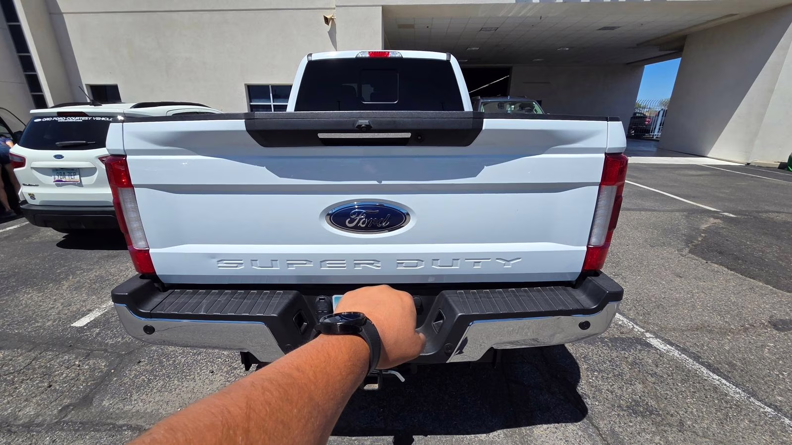 2017 Oxford White Ford Super Duty F-250 SRW Lariat 4X4 Truck