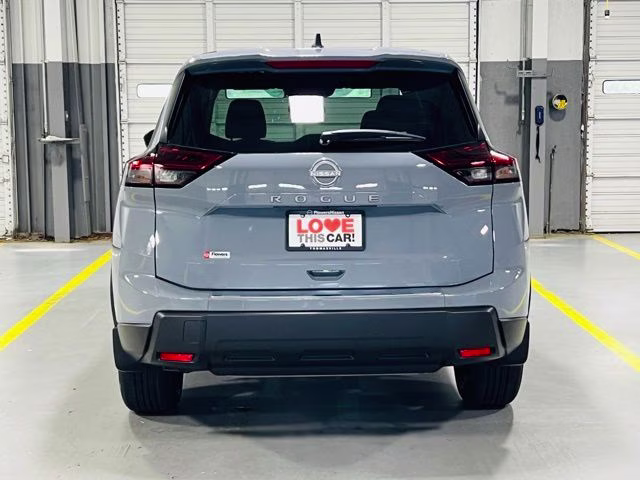 2026 Boulder Gray Pearl Nissan Rogue SV FWD SUV