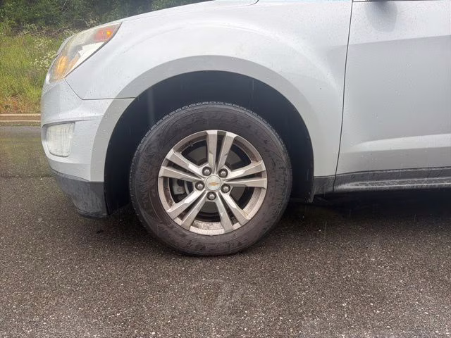 2016 Silver Ice Metallic Chevrolet Equinox LT FWD SUV
