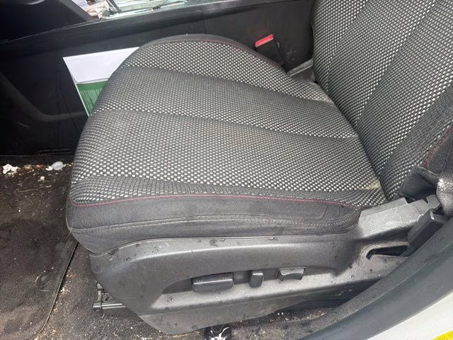 2016 Silver Ice Metallic Chevrolet Equinox LT FWD SUV