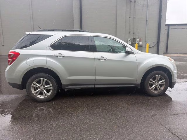 2016 Silver Ice Metallic Chevrolet Equinox LT FWD SUV