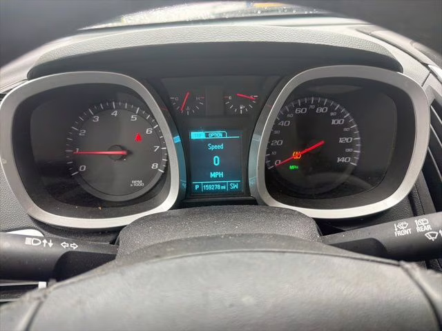 2016 Silver Ice Metallic Chevrolet Equinox LT FWD SUV