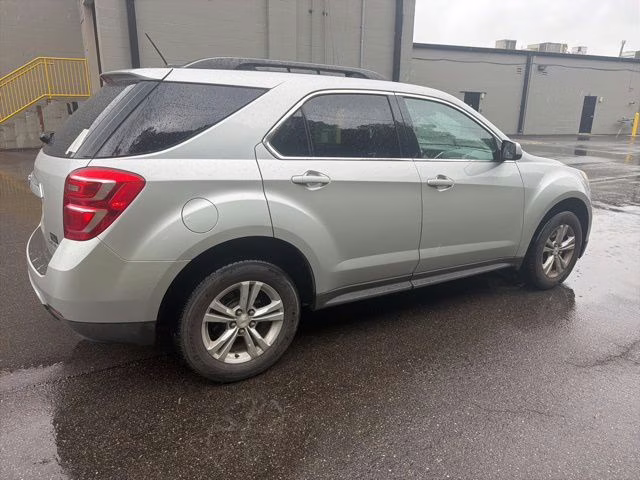 2016 Silver Ice Metallic Chevrolet Equinox LT FWD SUV
