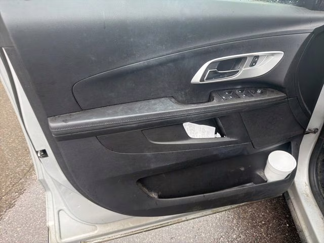 2016 Silver Ice Metallic Chevrolet Equinox LT FWD SUV