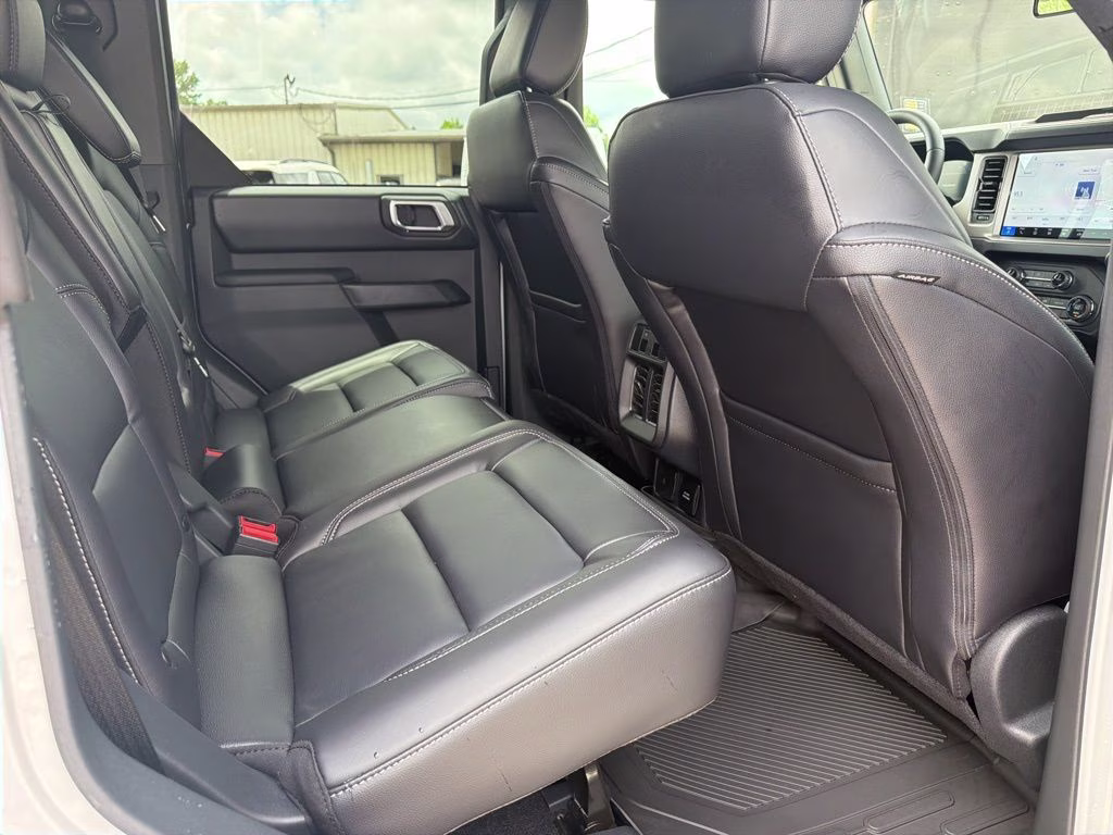 2026 Avalanche Gray Ford Bronco Outer Banks 4X4 SUV