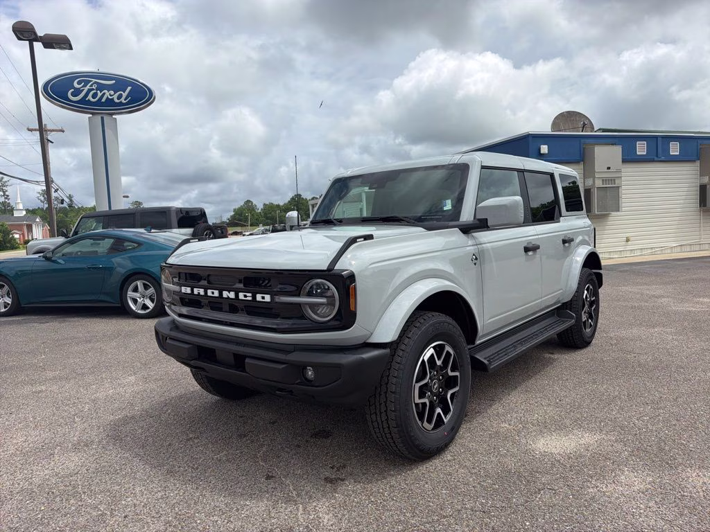 2026 Avalanche Gray Ford Bronco Outer Banks 4X4 SUV