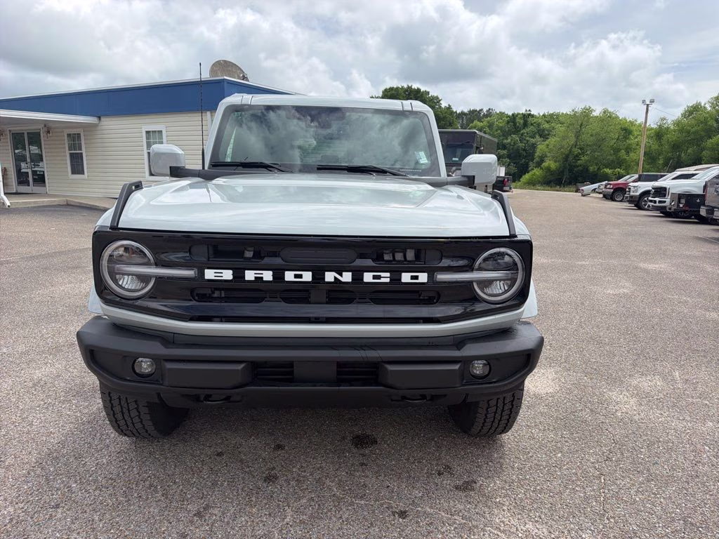 2026 Avalanche Gray Ford Bronco Outer Banks 4X4 SUV