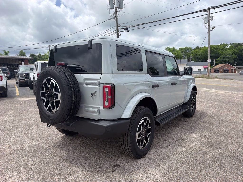 2026 Avalanche Gray Ford Bronco Outer Banks 4X4 SUV