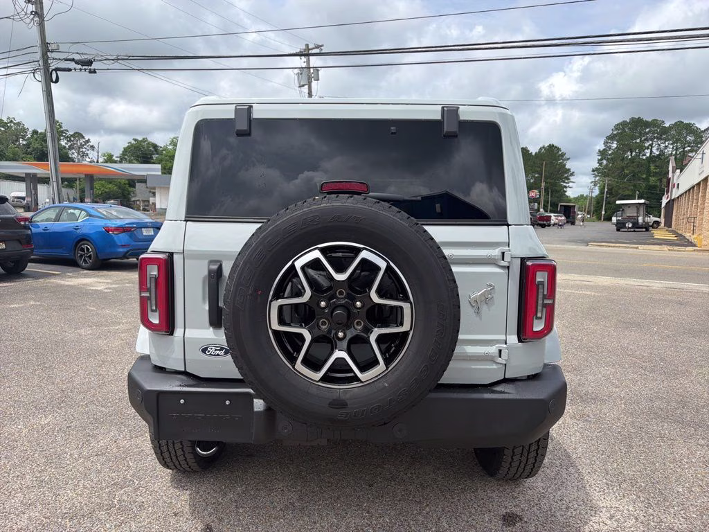 2026 Avalanche Gray Ford Bronco Outer Banks 4X4 SUV