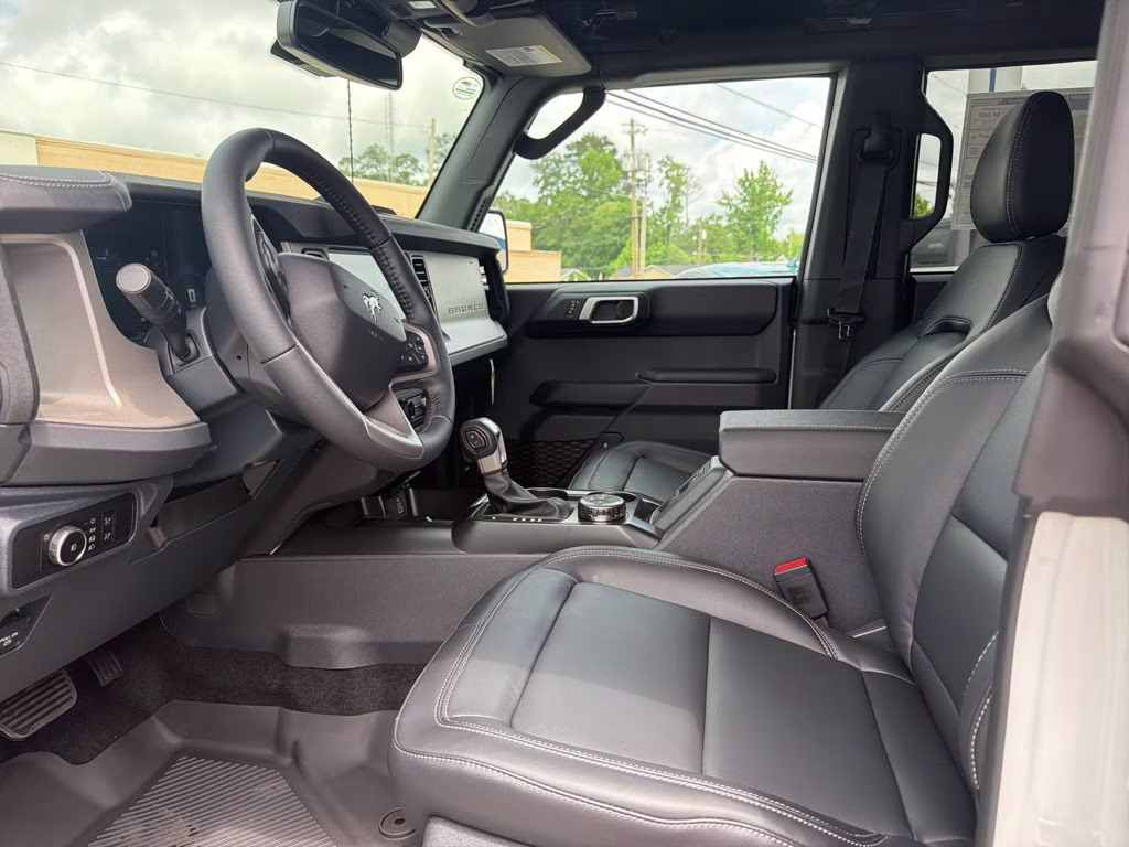 2026 Avalanche Gray Ford Bronco Outer Banks 4X4 SUV