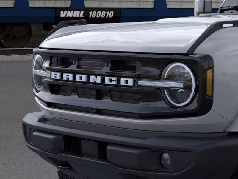 2026 Avalanche Gray Ford Bronco Outer Banks 4X4 SUV