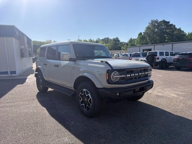 2026 Desert Sand Ford Bronco Outer Banks 4X4 SUV