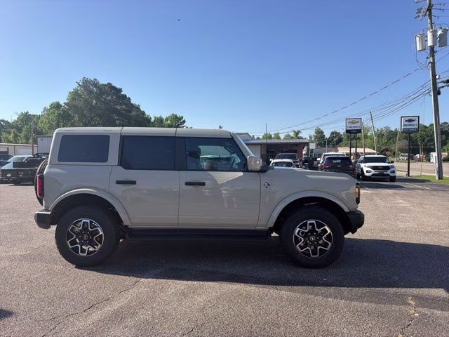 2026 Desert Sand Ford Bronco Outer Banks 4X4 SUV