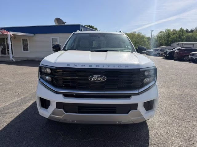 2026 Star White Tri-Coat Ford Expedition Platinum 4X4 SUV