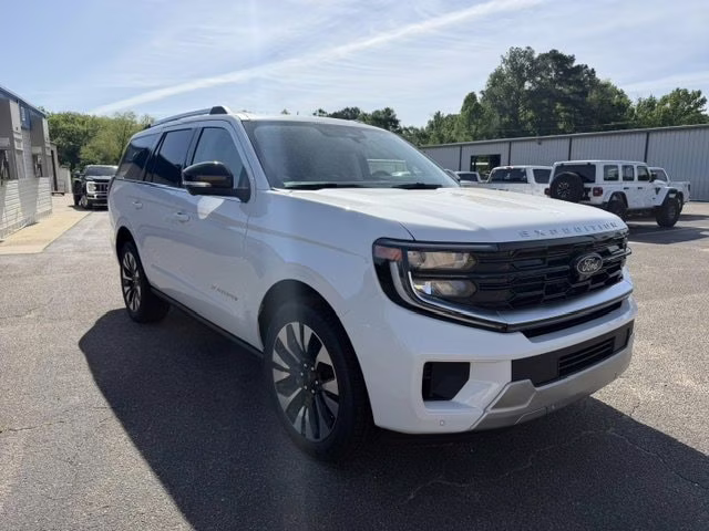 2026 Star White Tri-Coat Ford Expedition Platinum 4X4 SUV