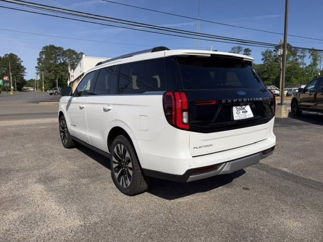 2026 Star White Tri-Coat Ford Expedition Platinum 4X4 SUV