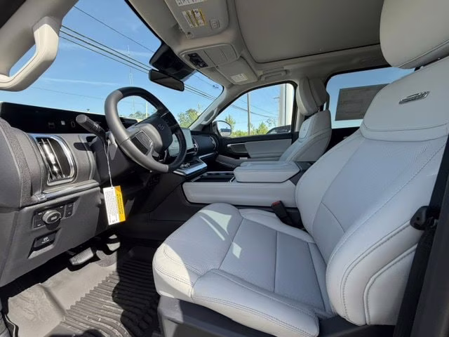 2026 Star White Tri-Coat Ford Expedition Platinum 4X4 SUV
