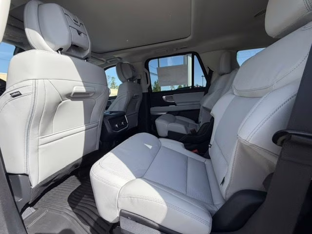 2026 Star White Tri-Coat Ford Expedition Platinum 4X4 SUV