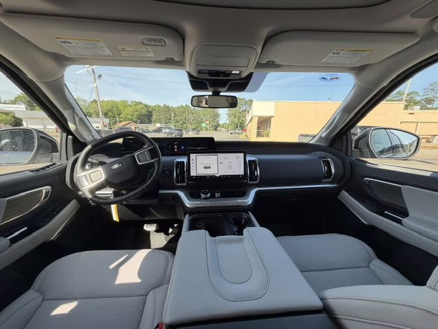 2026 Star White Tri-Coat Ford Expedition Platinum 4X4 SUV