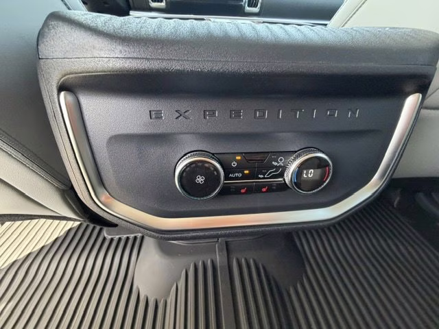2026 Star White Tri-Coat Ford Expedition Platinum 4X4 SUV