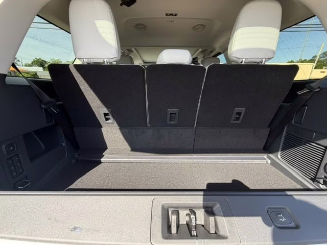 2026 Star White Tri-Coat Ford Expedition Platinum 4X4 SUV