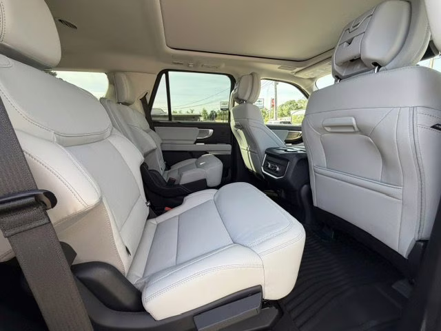 2026 Star White Tri-Coat Ford Expedition Platinum 4X4 SUV
