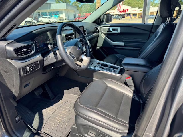 2023 Gray Ford Explorer XLT 4X4 SUV