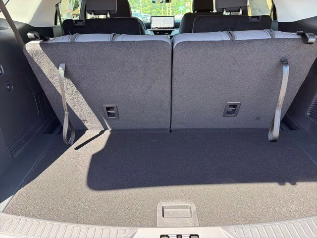 2026 Star White Metallic Tri-Coat Ford Explorer Active RWD SUV