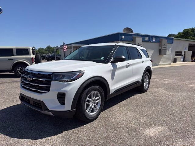 2026 Star White Metallic Tri-Coat Ford Explorer Active RWD SUV