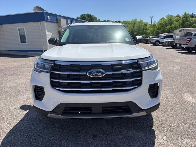 2026 Star White Metallic Tri-Coat Ford Explorer Active RWD SUV