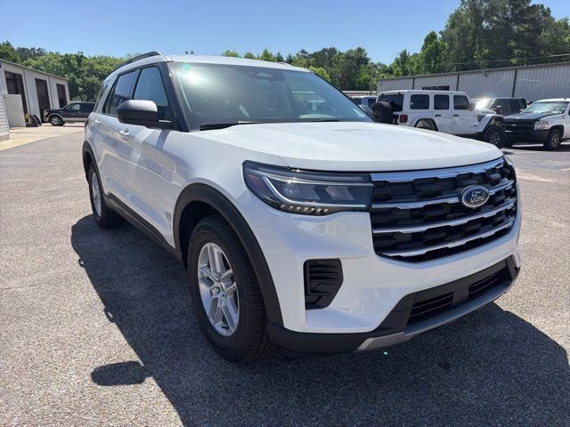2026 Star White Metallic Tri-Coat Ford Explorer Active RWD SUV