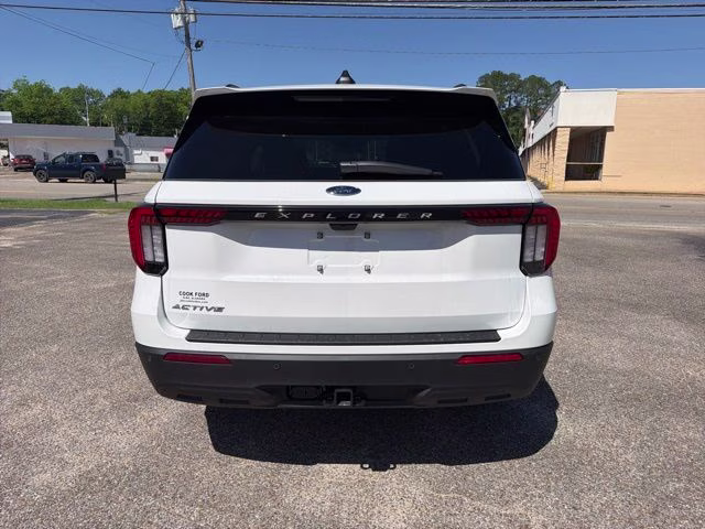 2026 Star White Metallic Tri-Coat Ford Explorer Active RWD SUV