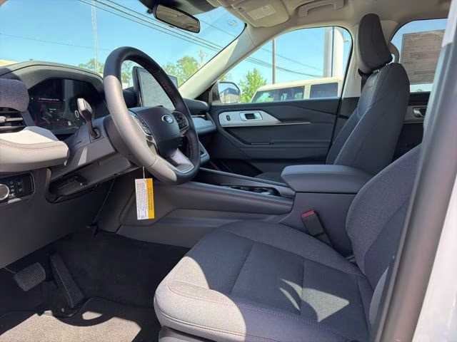 2026 Star White Metallic Tri-Coat Ford Explorer Active RWD SUV